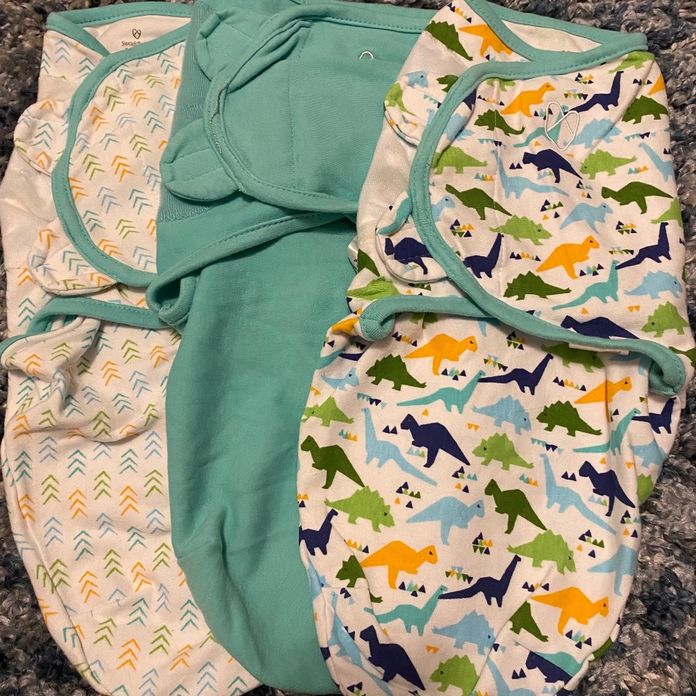 Set of 8 swaddles small/med (0-3 months)